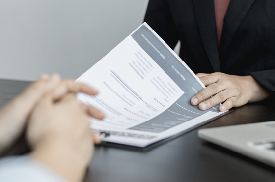 Travailler en Suisse : opportunités, pièges et réalités du quotidien pour les frontaliers